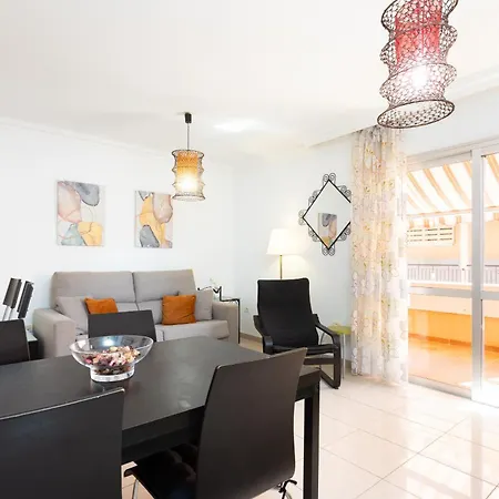 Seres , Balcon Y Piscina アパート