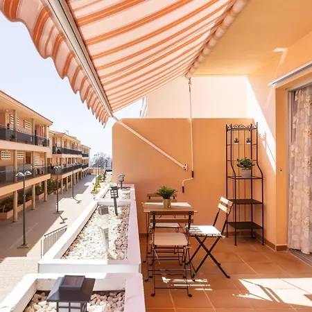 Seres , Balcon Y Piscina アパート *